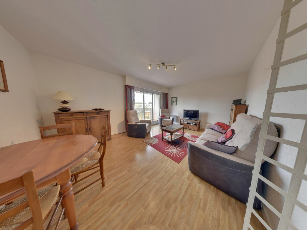 Photo Proche Allées de Morlaas, au calme Appartement en Dernier Etage, 4 pièces avec Balcon, cave, Parking et Garage image 2/6