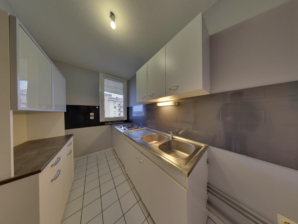 Photo Quartier Facs, Leclerc et CGR, Au Calme, En 4ème étage avec ascenseur d'une Résidence récente, Appartement 2 pièces avec Balcon et Parking privé en sous/sol image 4/6