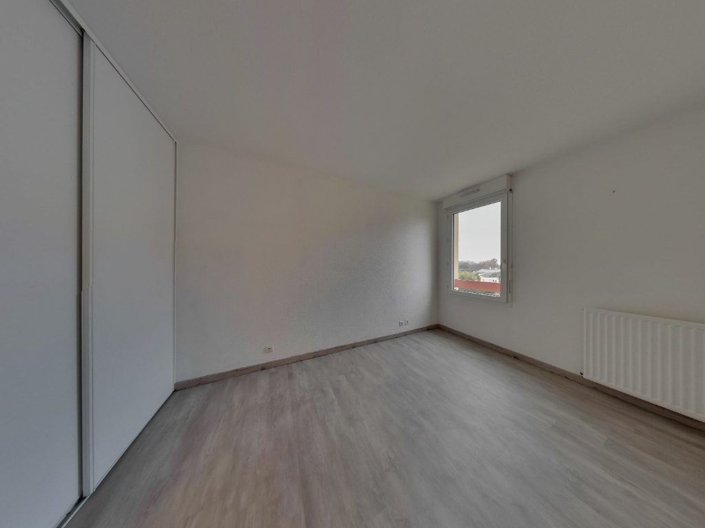 Photo Quartier Facs, Leclerc et CGR, Au Calme, En 4ème étage avec ascenseur d'une Résidence récente, Appartement 2 pièces avec Balcon et Parking privé en sous/sol image 5/6