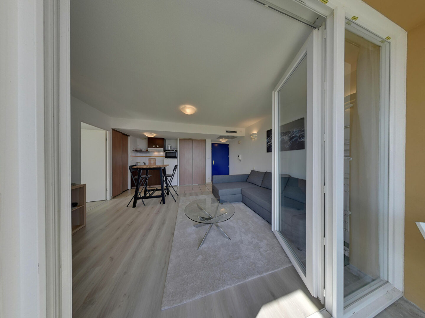 Photo Est de PAU, Haut d'IDRON Appartement récent 2 p Meublé avec Terrasse et Parking privé couvert et sécurisé image 5/6