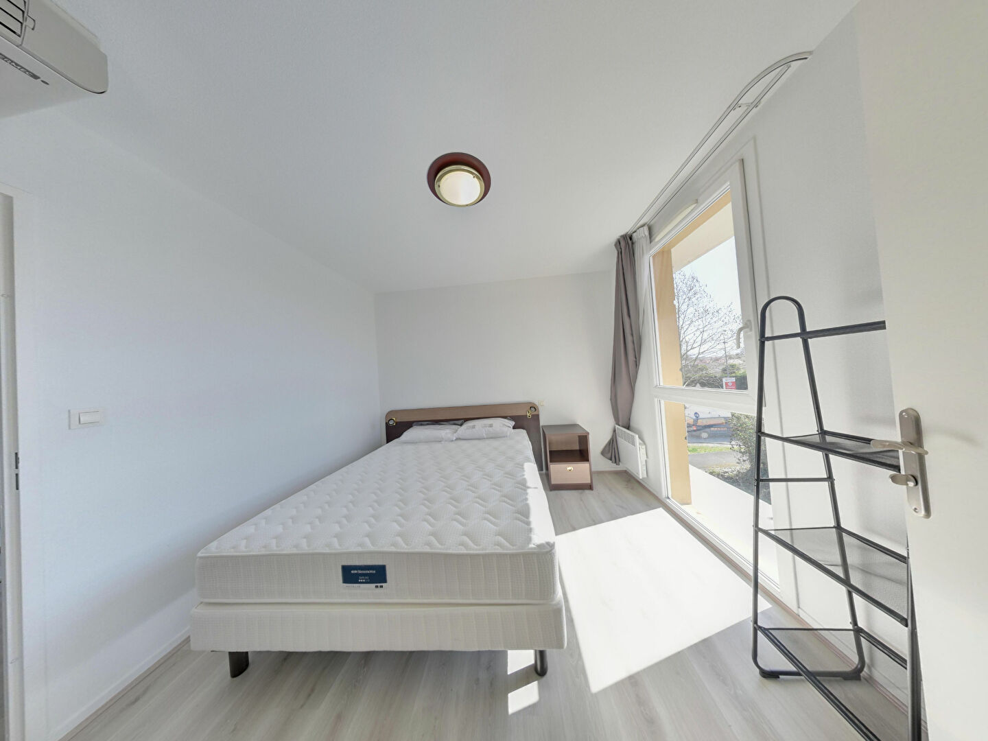 Photo Est de PAU, Haut d'IDRON Appartement récent 2 p Meublé avec Terrasse et Parking privé couvert et sécurisé image 6/6