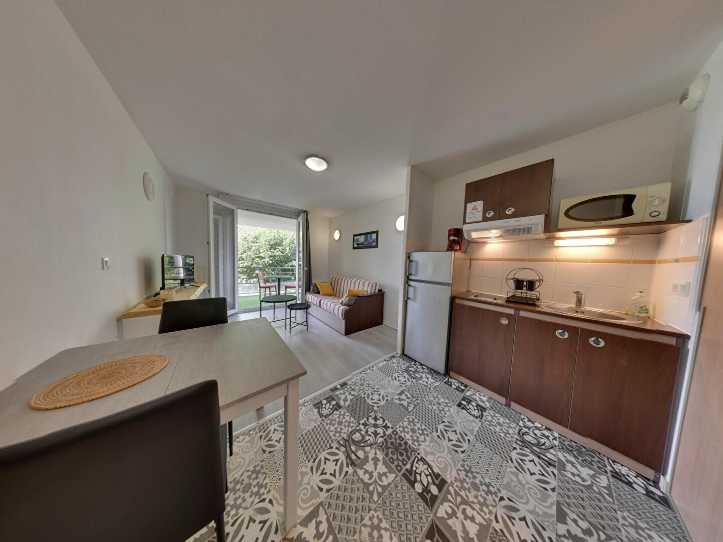 Photo Est de PAU, Haut d'IDRON Appartement récent 2 p Meublé avec Terrasse et Parking privé couvert et sécurisé image 3/6