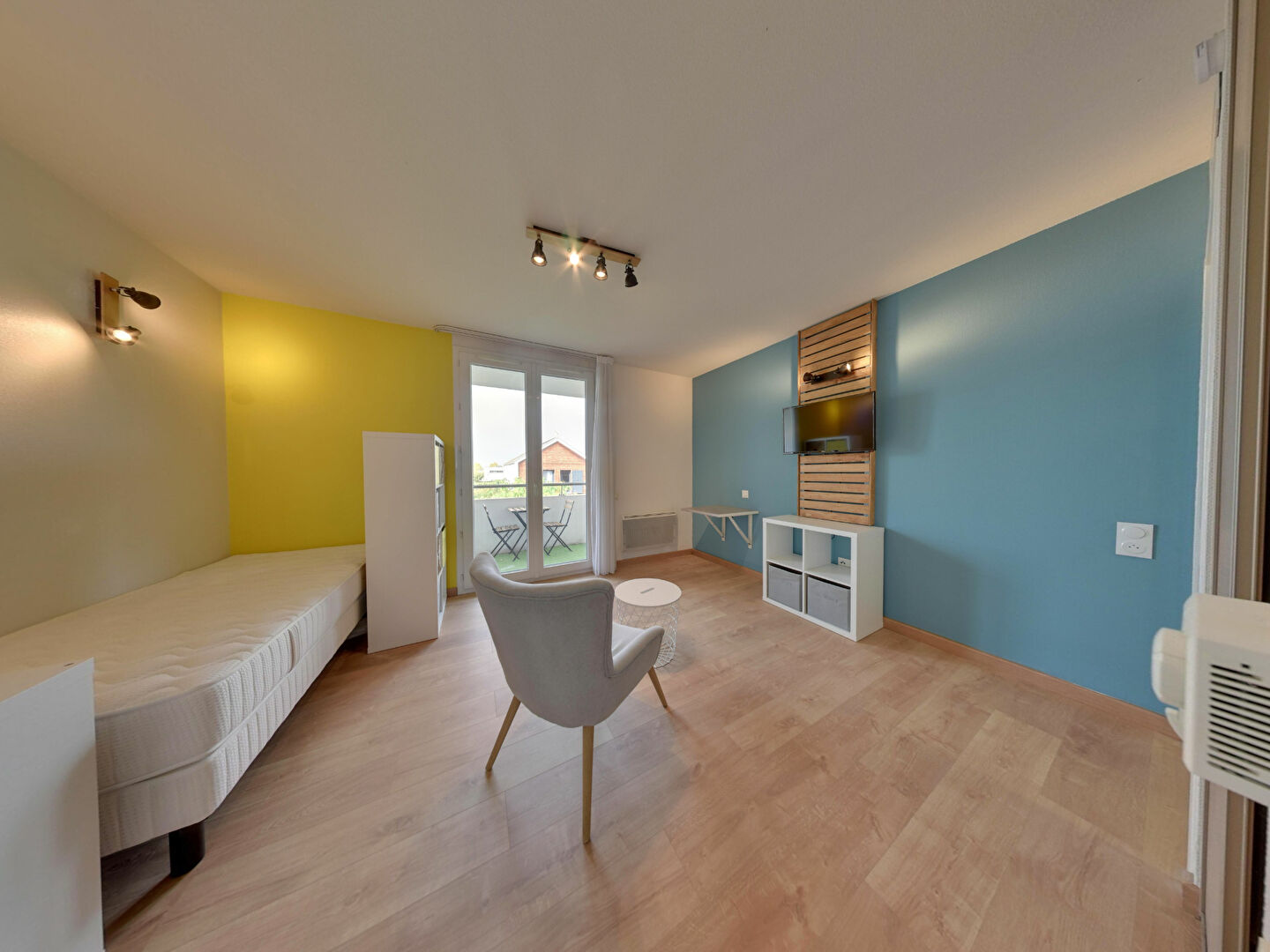 Photo Est de PAU, à 10mn des Facs et du Centre Ville, Quartier Haut d'IDRON, T1 Meublé avec Terrasse et parking privé en Résidence récente Sécurisée image 2/6