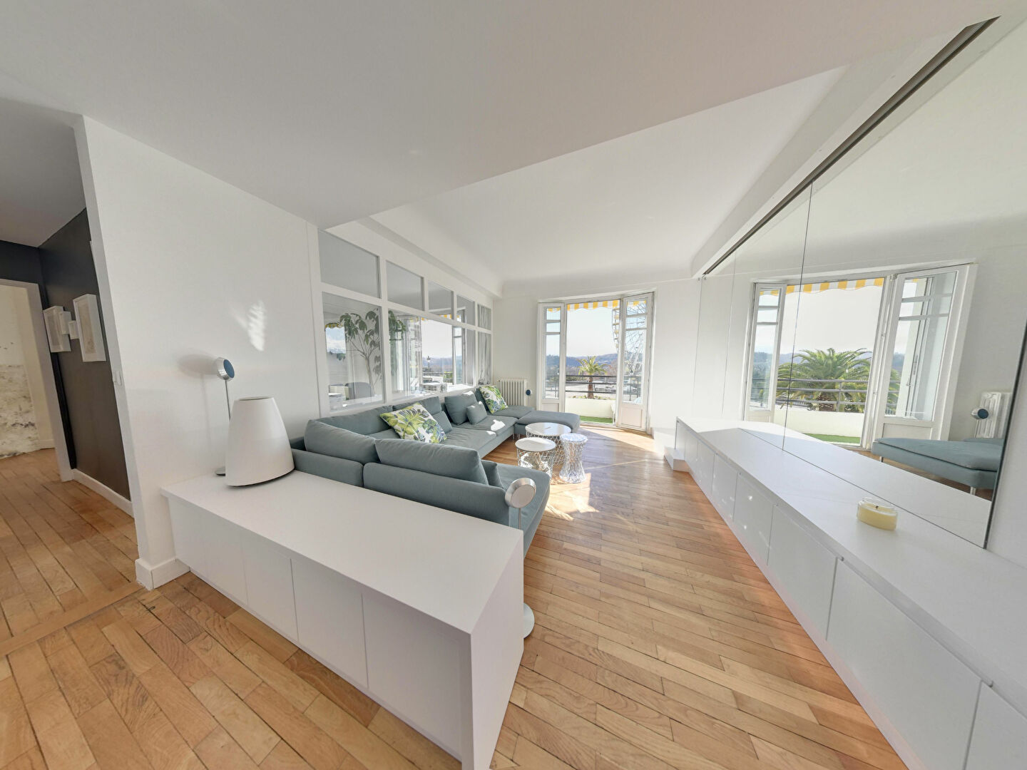 Photo Situation privilégiée face aux Pyrénées en Hyper Centre pour ce sublime T3 avec balcons et parking privé sécurisé image 3/6