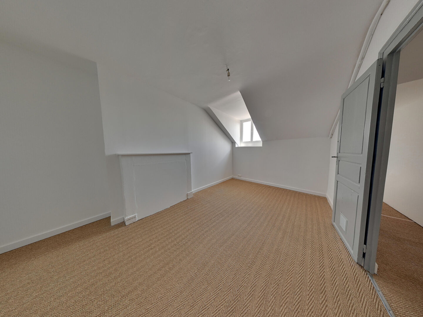 Photo Hyper Centre-Ville Quartier BOSQUET/LOUIS BARTHOU, en Dernier Etage, T4 - 102 m² - petite copropriété/rue piétonne image 4/6