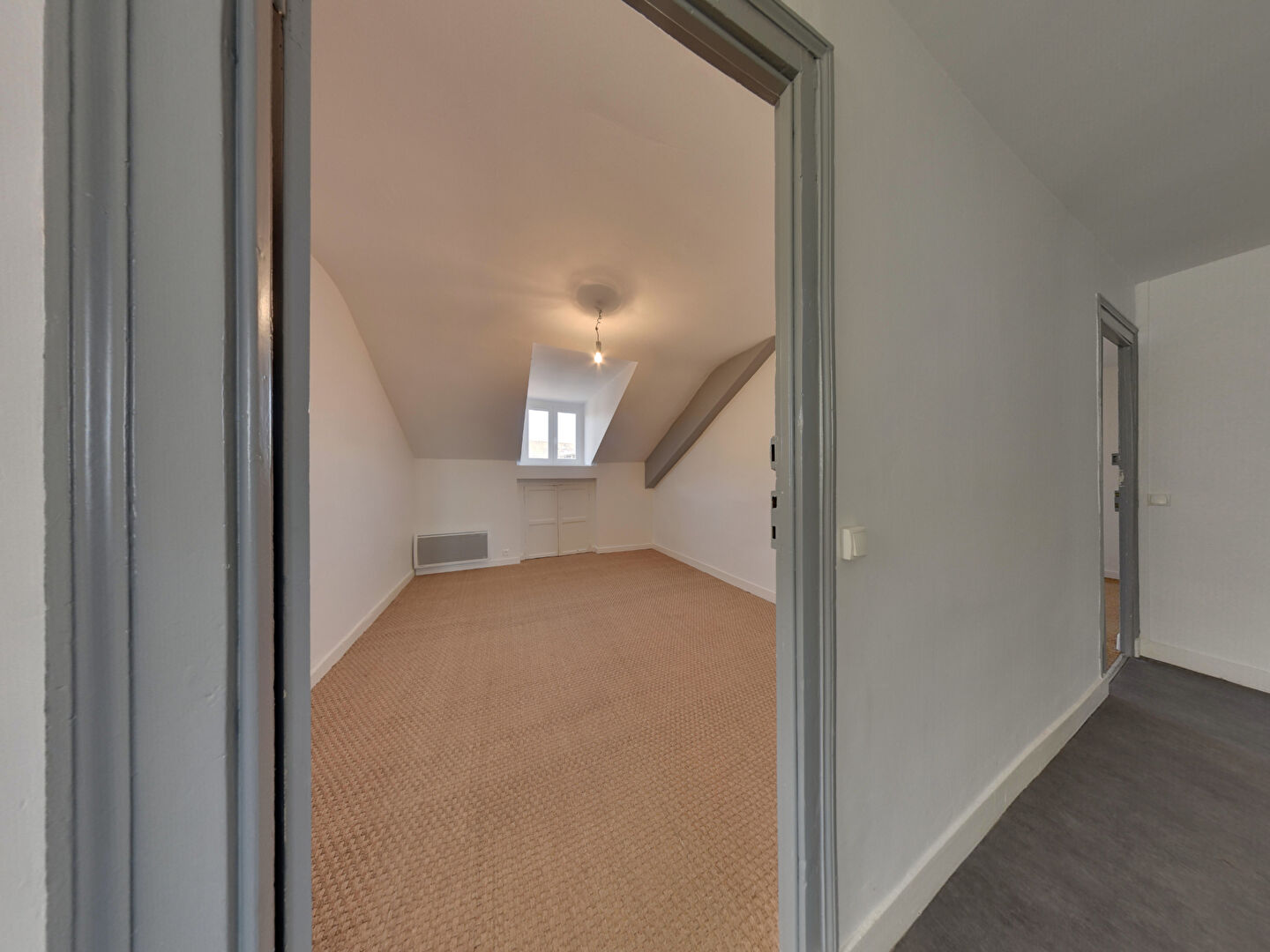 Photo Hyper Centre-Ville Quartier BOSQUET/LOUIS BARTHOU, en Dernier Etage, T4 - 102 m² - petite copropriété/rue piétonne image 5/6