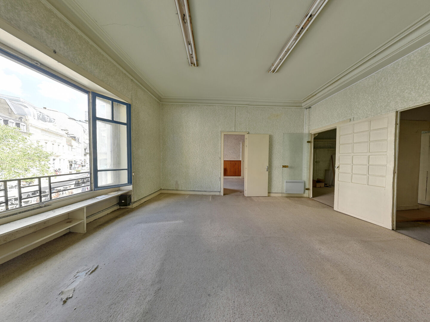 Photo HYPER CENTRE-VILLE à 30m de CLEMENCEAU, Appartement 2 pièces avec Parking privé sécurisé - A RENOVER Entièrement image 4/6