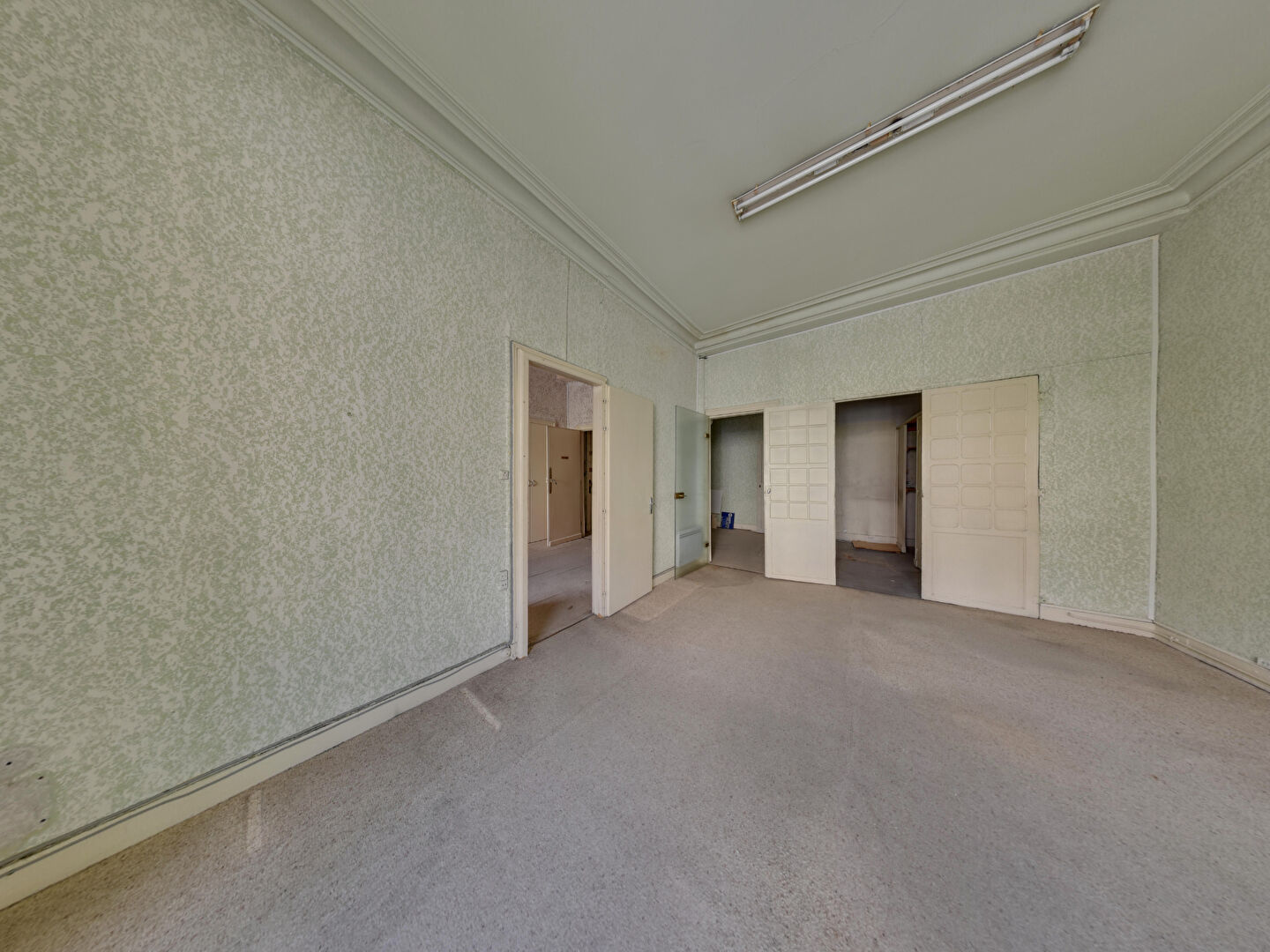 Photo HYPER CENTRE-VILLE à 30m de CLEMENCEAU, Appartement 2 pièces avec Parking privé sécurisé - A RENOVER Entièrement image 5/6