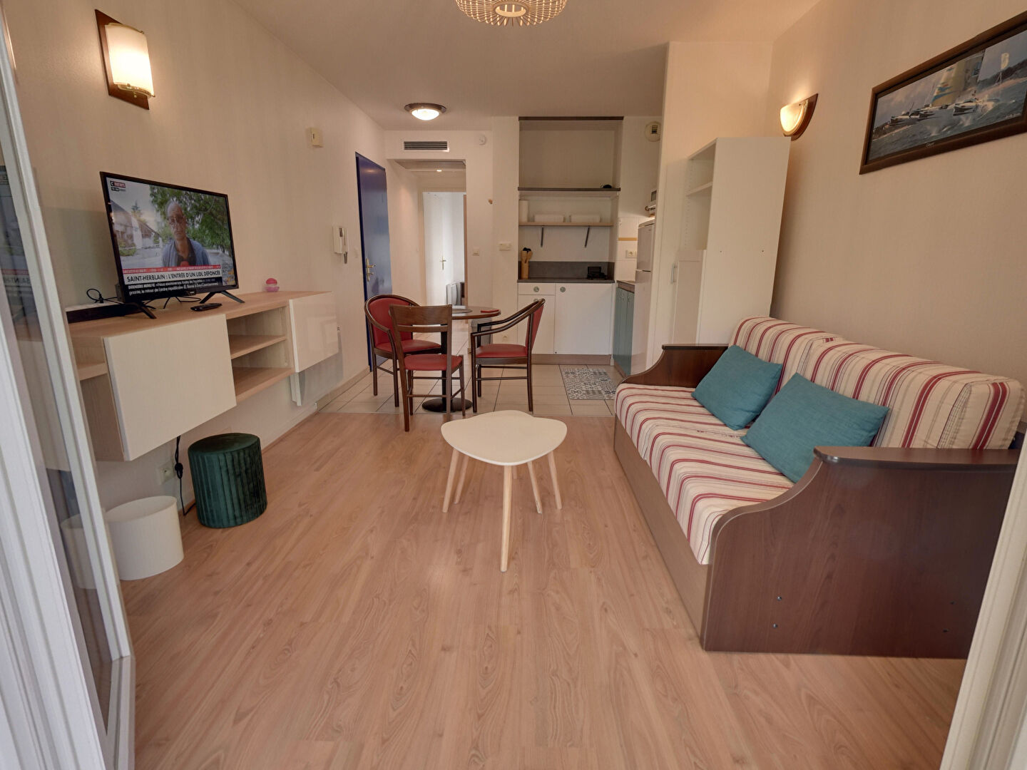 Photo Est de PAU à 10mn des Facs et du Centre Ville, Quartier Haut d'IDRON, T2 Meublé en Résidence récente avec TERRASSE et parking privé image 2/6