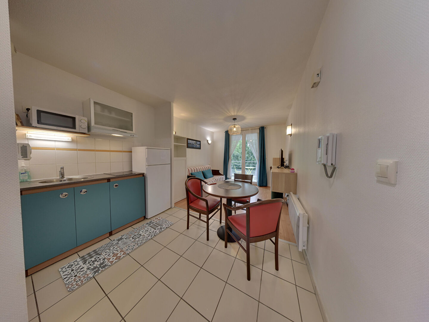 Photo Est de PAU à 10mn des Facs et du Centre Ville, Quartier Haut d'IDRON, T2 Meublé en Résidence récente avec TERRASSE et parking privé image 3/6