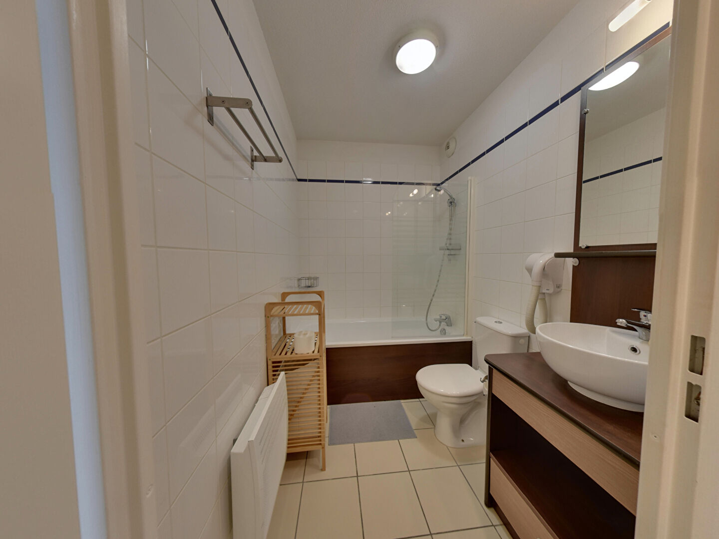 Photo Est de PAU à 10mn des Facs et du Centre Ville, Quartier Haut d'IDRON, T2 Meublé en Résidence récente avec TERRASSE et parking privé image 6/6