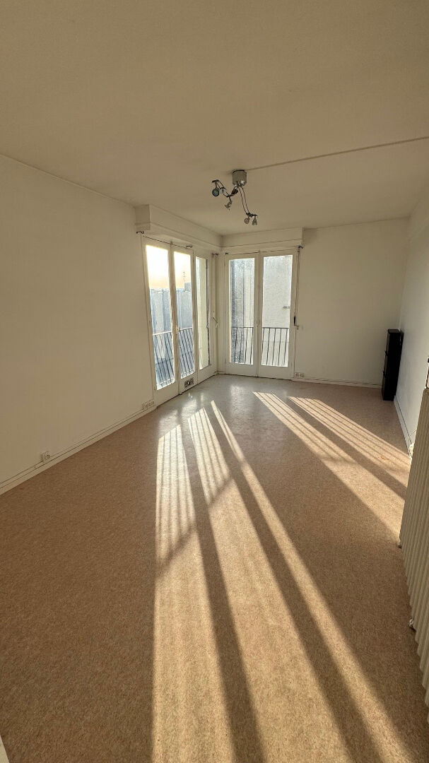 Photo Situation privilégiée, à 50m du Boulevard des Pyrénées, Grand T1 en Avant-Dernier Etage avec ascenseur image 3/6