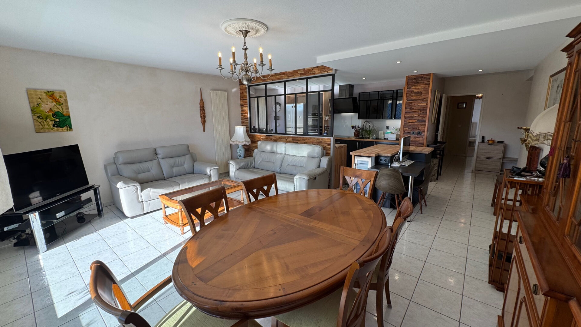 Photo FACE AUX PYRENEES, HAUT DE BILLERE, T4 avec Terrasse/3 chambres/Garage et cave, Excellent état image 3/6