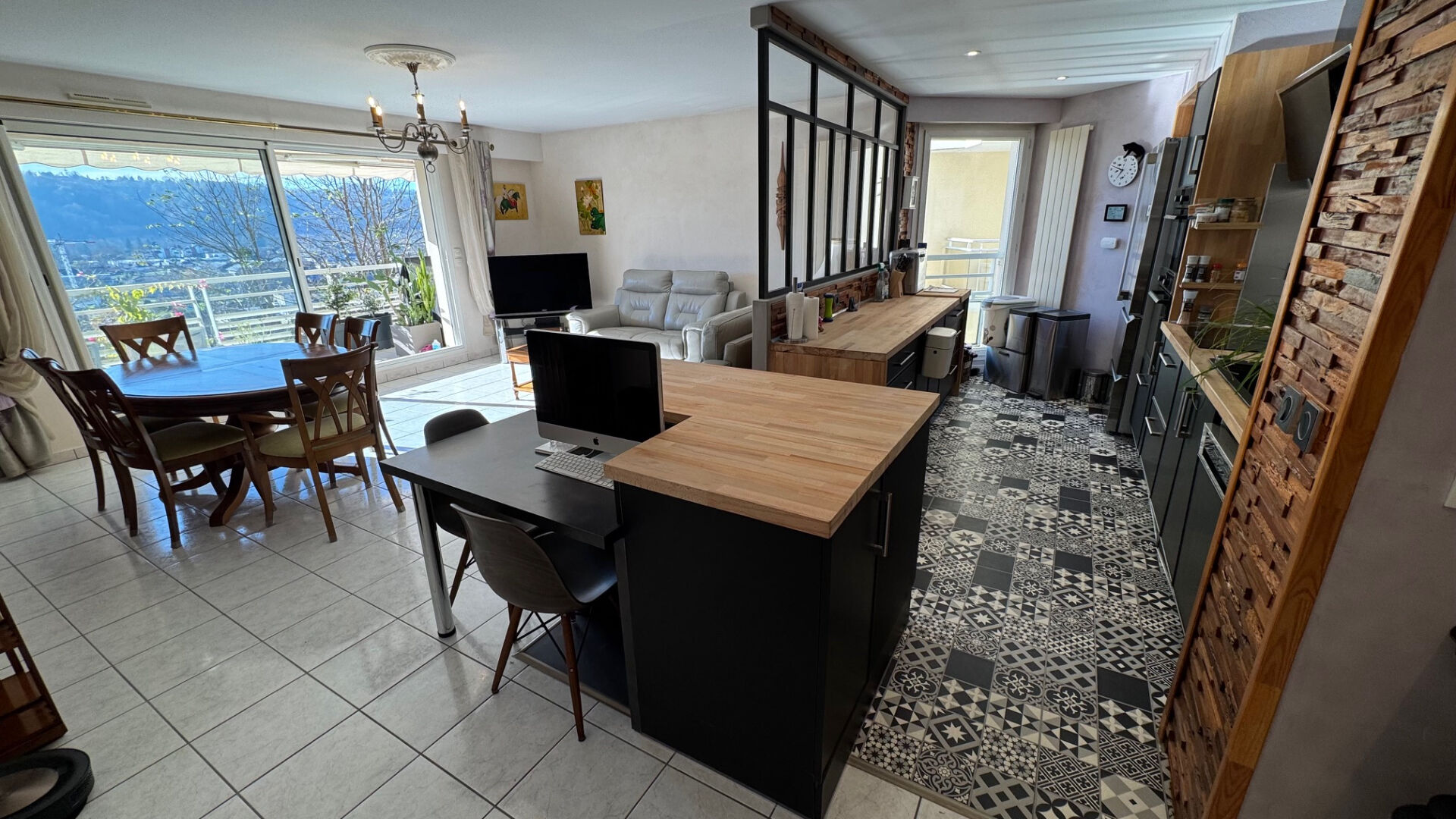 Photo FACE AUX PYRENEES, HAUT DE BILLERE, T4 avec Terrasse/3 chambres/Garage et cave, Excellent état image 4/6