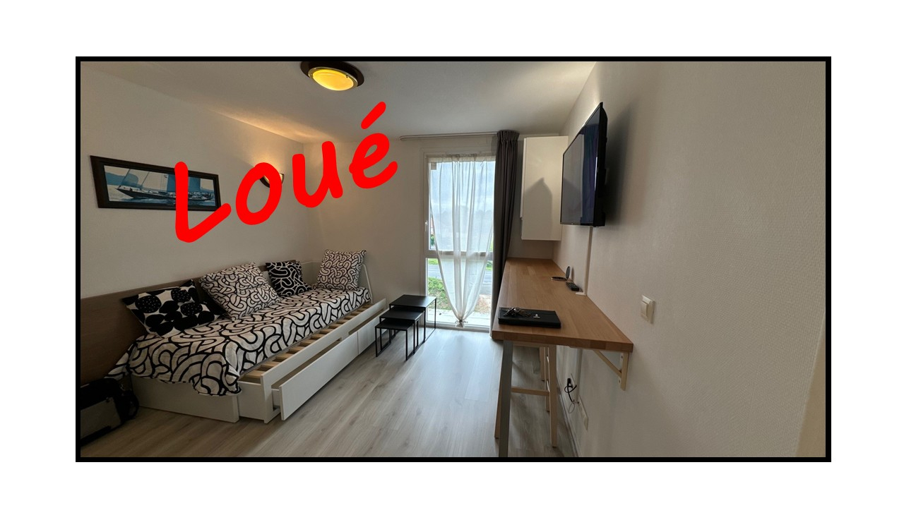 HAUT d'IDRON, Au Calme, Studio Meublé en Résidence récente avec climatisation et parking privé