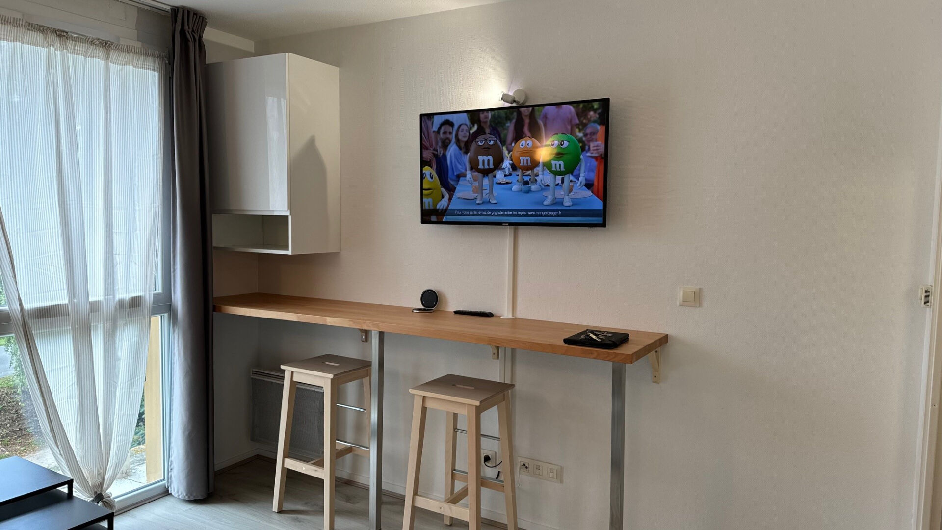 Photo HAUT d'IDRON, Au Calme, Studio Meublé en Résidence récente avec climatisation et parking privé image 3/6