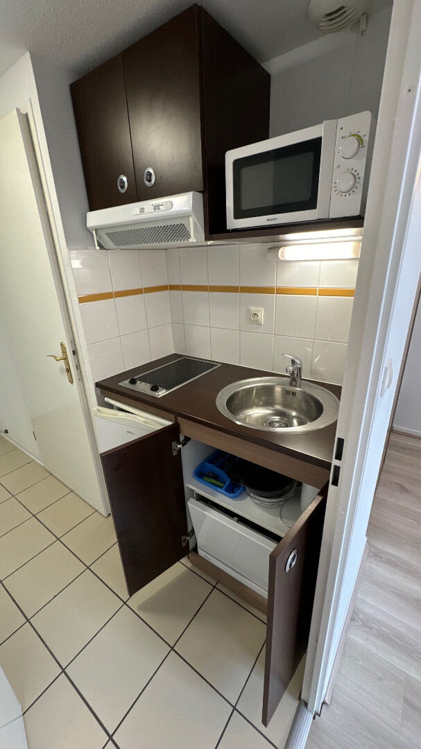 Photo HAUT d'IDRON, Au Calme, Studio Meublé en Résidence récente avec climatisation et parking privé image 4/6