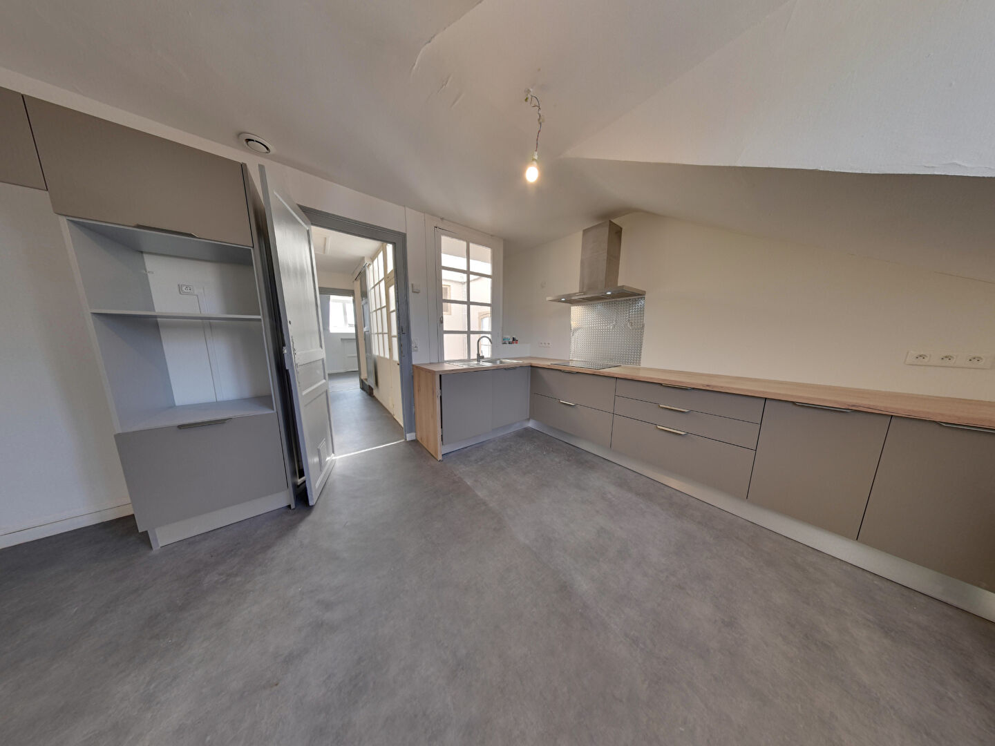 Hyper Centre-Ville Quartier BOSQUET/LOUIS BARTHOU, en Dernier Etage, T4 - 102 m² - petite copropriété/rue piétonne