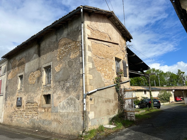 Photo Maison en pierres  ST MAIXENT 100 m2 image 1/5