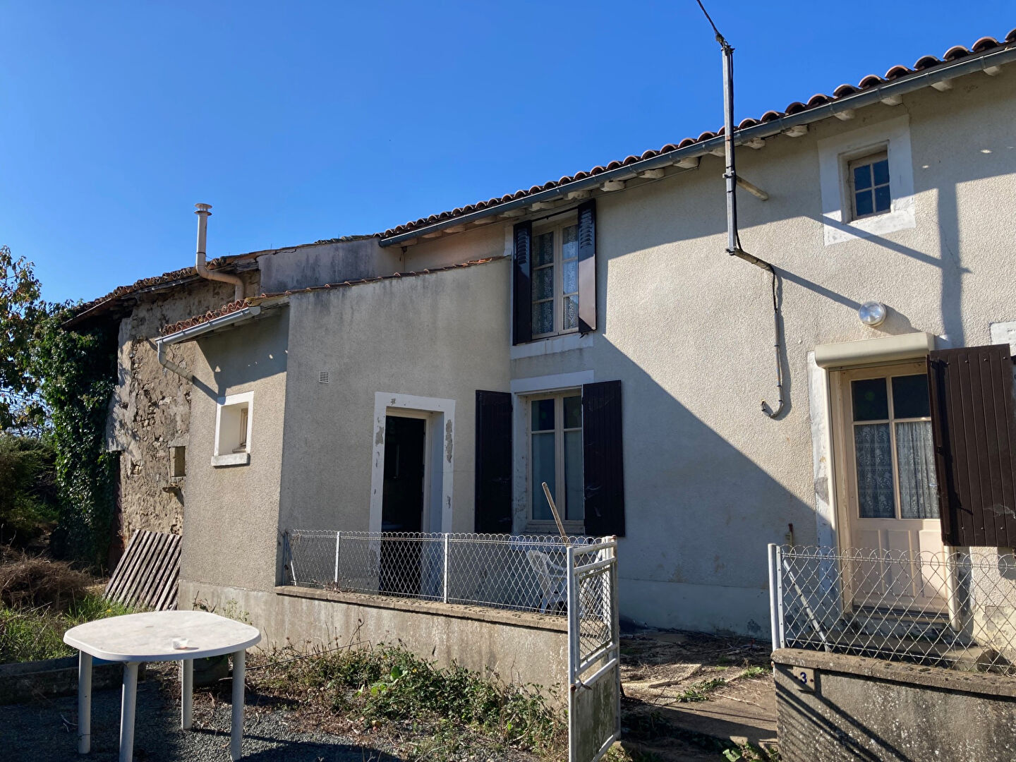 Maison de bourg à rénover  3 pièce(s) 108 m2