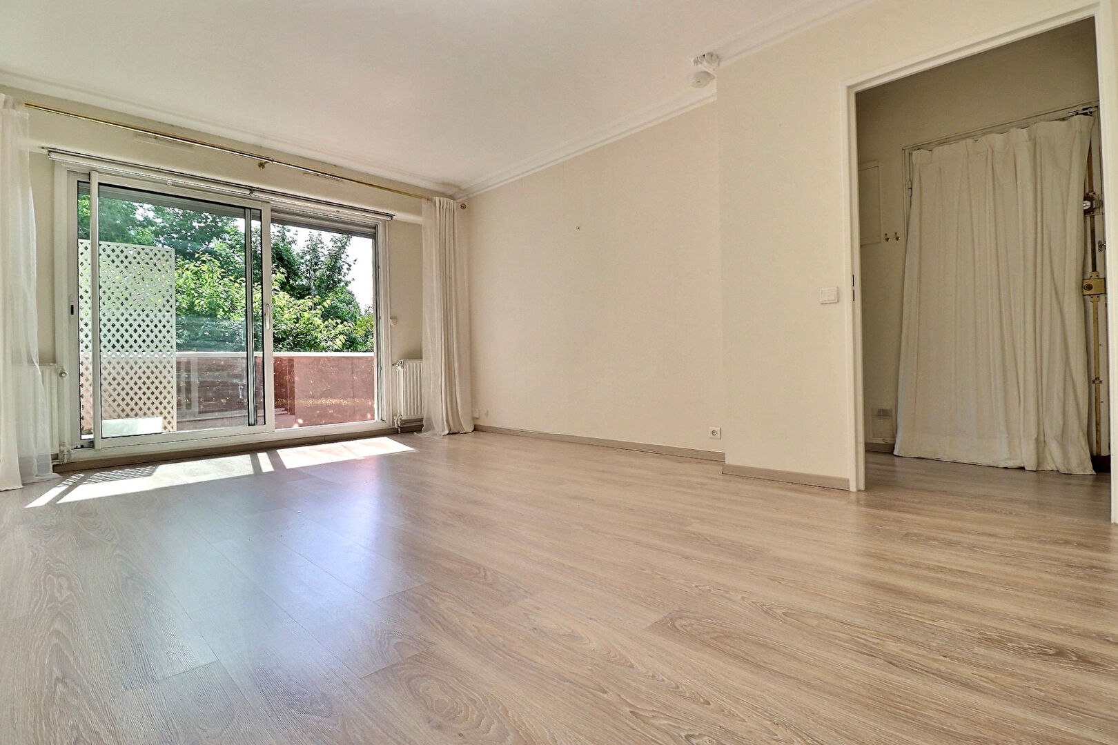 Photo L'ETANG LA VILLE - APPARTEMENT 60m² environ - Résidence 1980 image 2/6