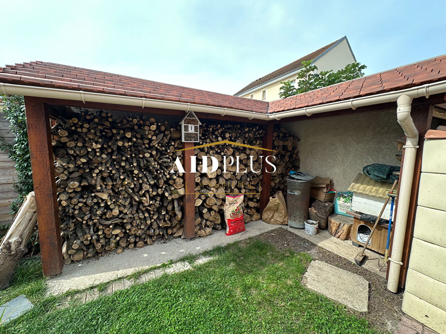 Photo SAINT PRIX - Mi-côteaux image 3/6