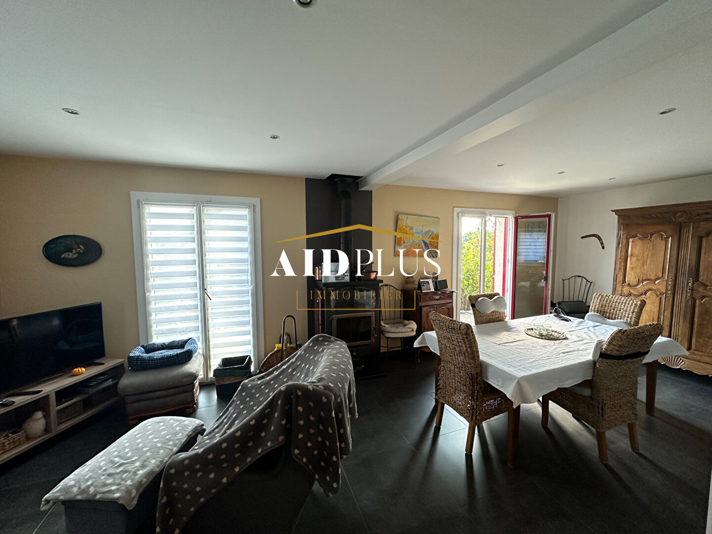 Photo SAINT PRIX - Mi-côteaux image 5/6