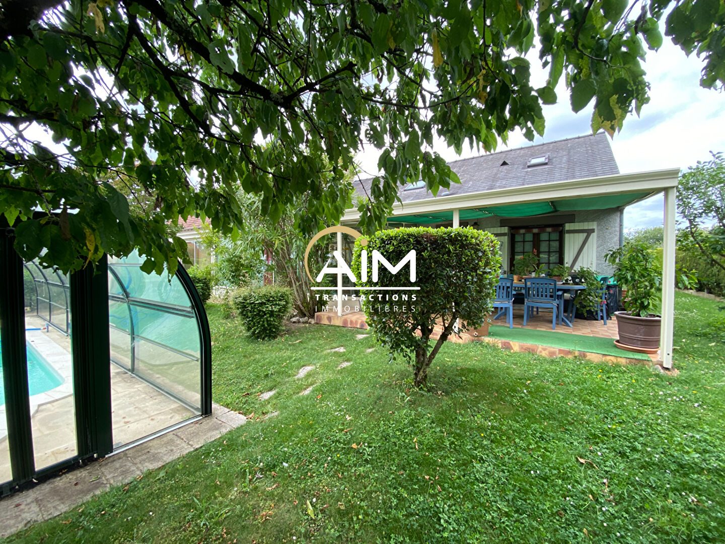 Maison familiale avec piscine - Monnaie