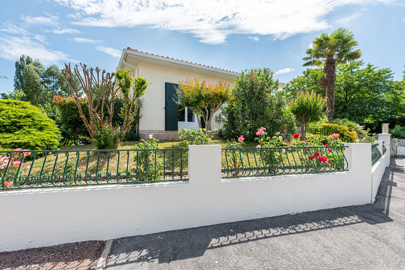 Photo LE CALME DE LA CAMPAGNE LES COMMODITES DE LA VILLE image 2/6