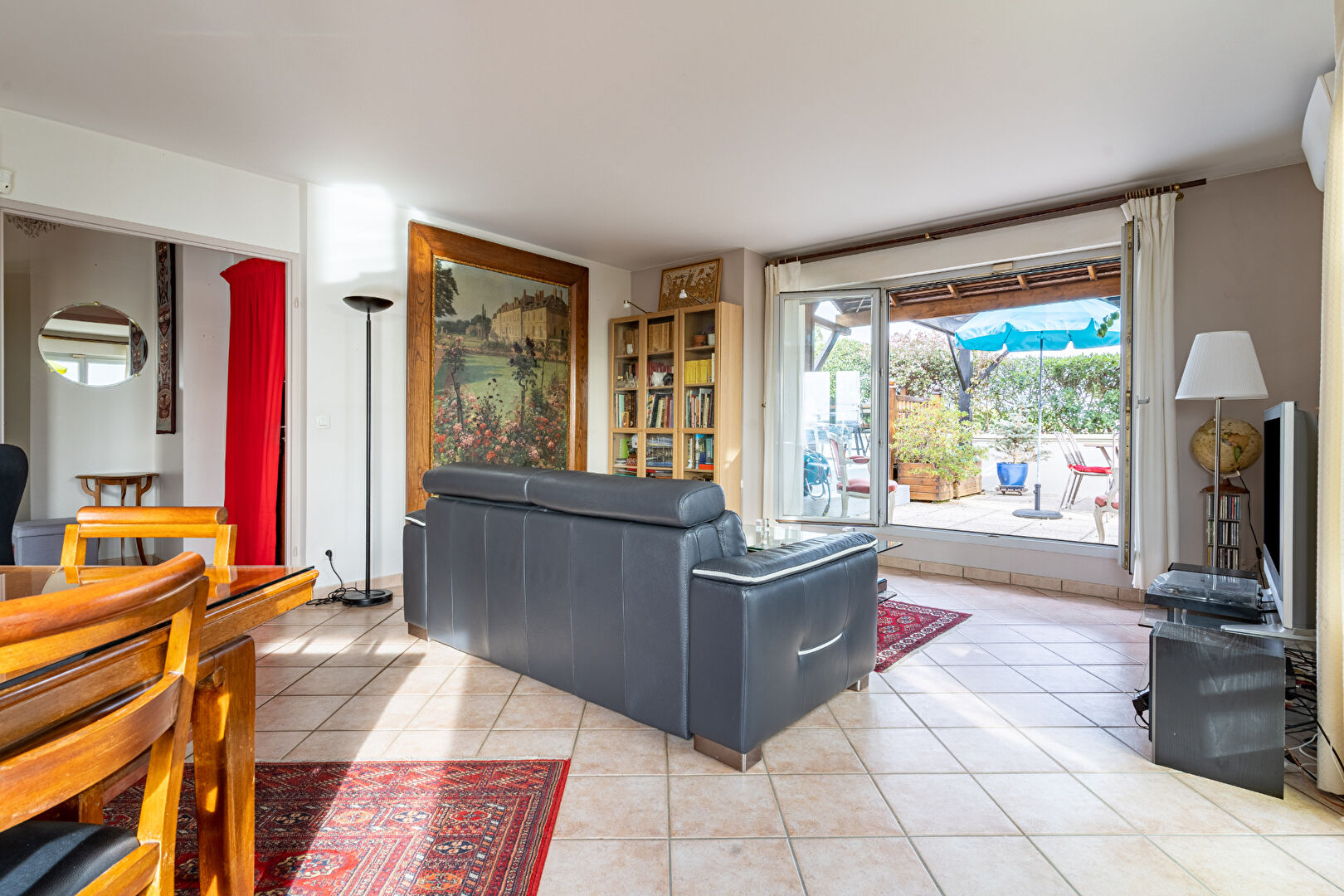 Photo UN APPARTEMENT  PLEIN CIEL A SAINT MAUR DES FOSSES LE PRINTEMPS EST LA image 1/6