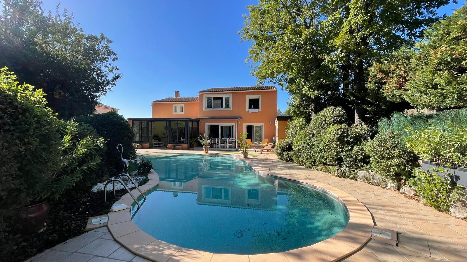 Photo Venelles - Villa T5 d'env.185m2 sur parcelle de 1407 m² avec piscine et véranda image 2/6