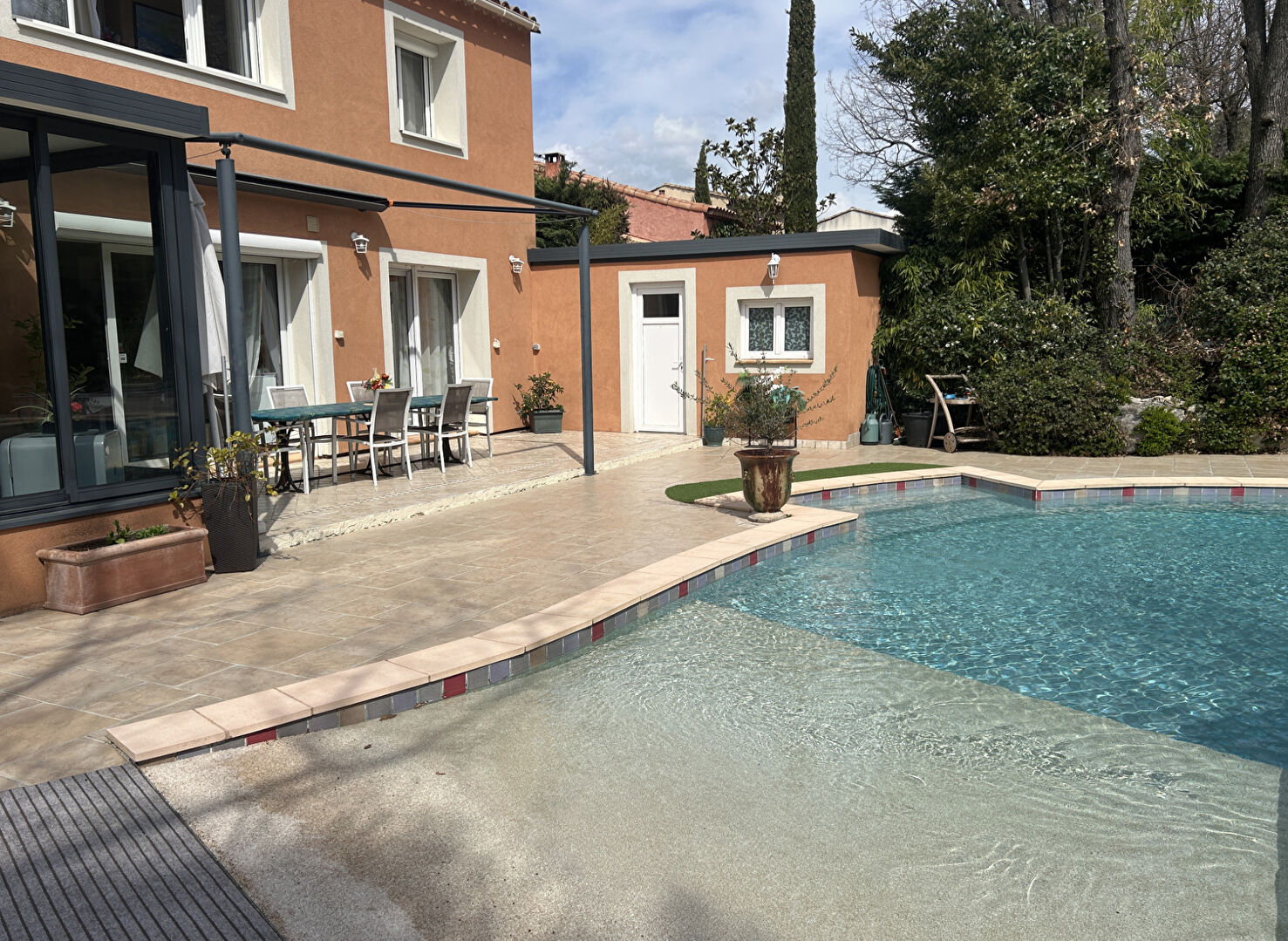 Photo Venelles - Villa T5 d'env.185m2 sur parcelle de 1407 m² avec piscine et véranda image 6/6
