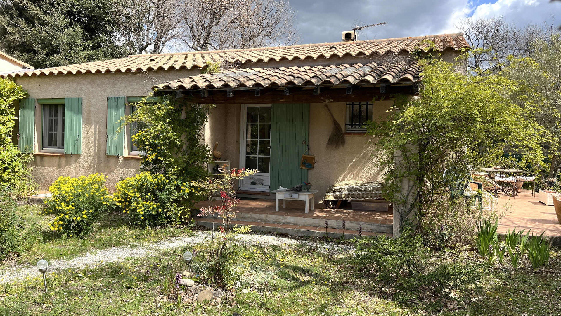 Photo Venelles - Villa T4 de plain pied env.90 m² sur parcelle de terrain 510 m² avec abris jardin image 5/6