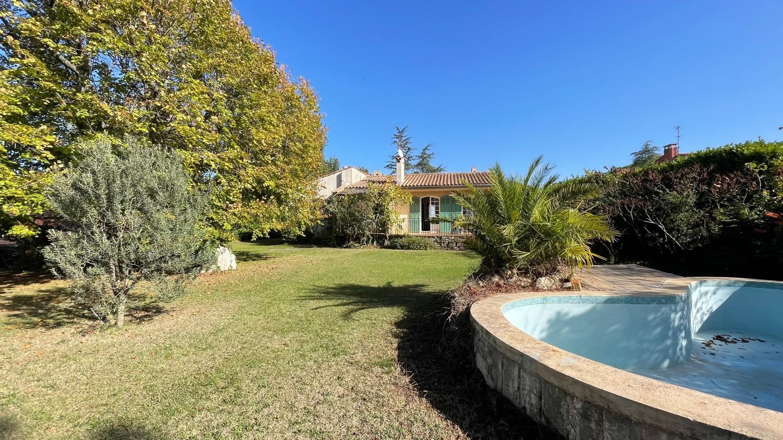 Photo Aix en provence (nord) villa de 170 m² sur parcelle de terrain de 2336 m² avec vue dégagée image 4/6