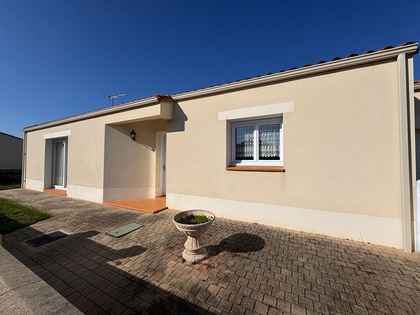 AIZENAY CENTRE-VILLE, pl-pied de 97.43 m² hab. sur 467 m² de terrain