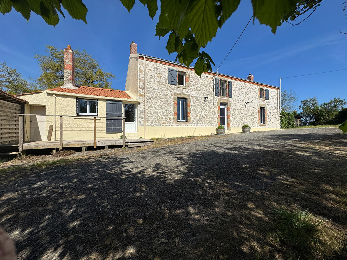 Photo AIZENAY, en campagne, maison de village en pierres de 155 m² sur 3 672 m² de terrain image 1/6
