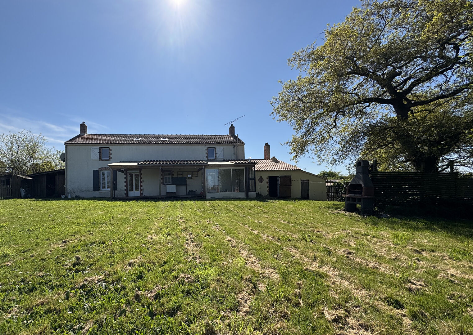 Photo AIZENAY, en campagne, maison de village en pierres de 155 m² sur 3 672 m² de terrain image 2/6