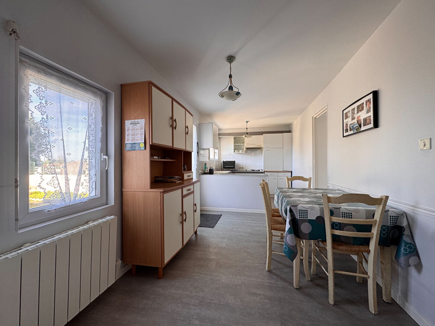 Photo AIZENAY CENTRE-VILLE, maison de ville en pierres 3 chbres et jardinet image 3/6