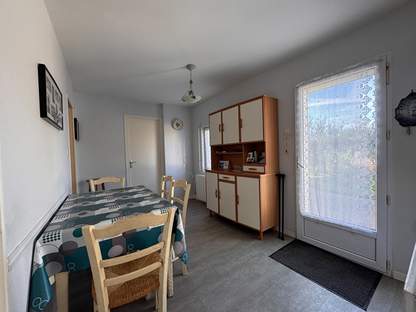 Photo AIZENAY CENTRE-VILLE, maison de ville en pierres 3 chbres et jardinet image 6/6