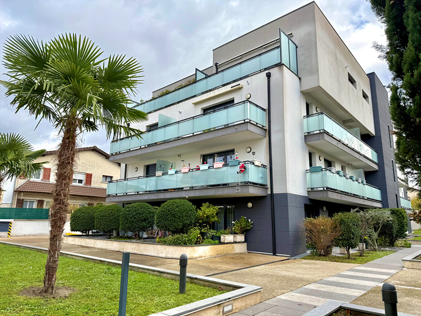 Agence immobilière de A.J.C. IMMOBILIER Le Raincy - A.J.C. IMMOBILIER