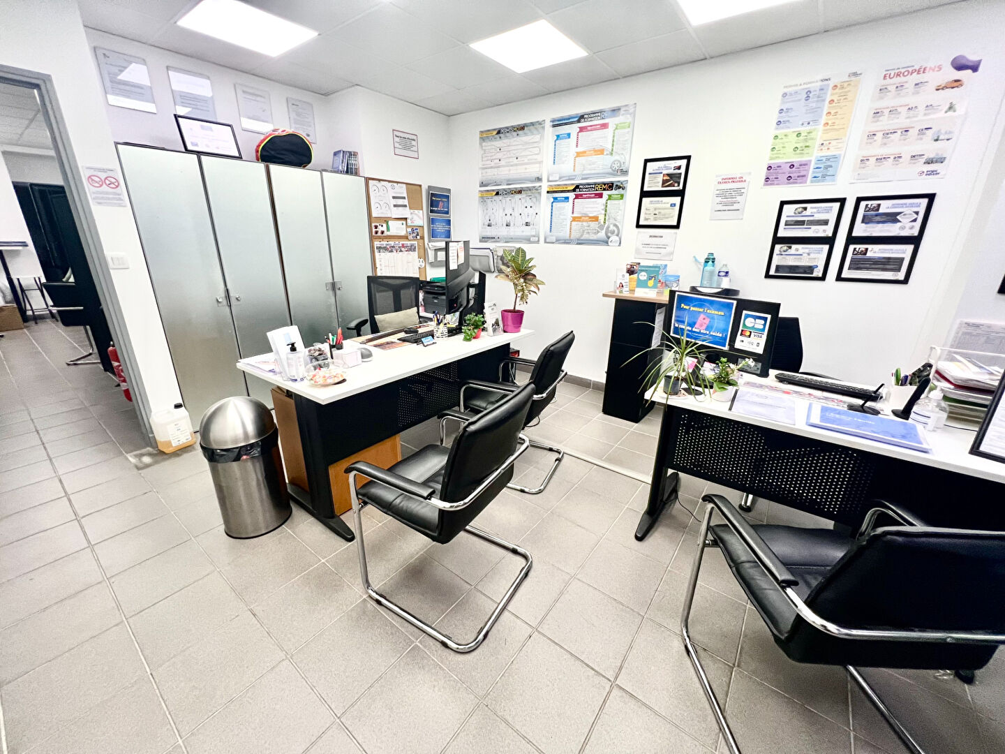 Photo Local commercial Le Raincy 48.81 m2 image 1/3