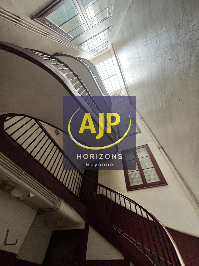 BAYONNE Centre - Appartement T2 - photo 8