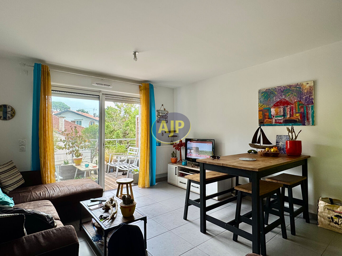 T2 RECENT DERNIER ETAGE AVEC 2 PARKINGS - photo 2