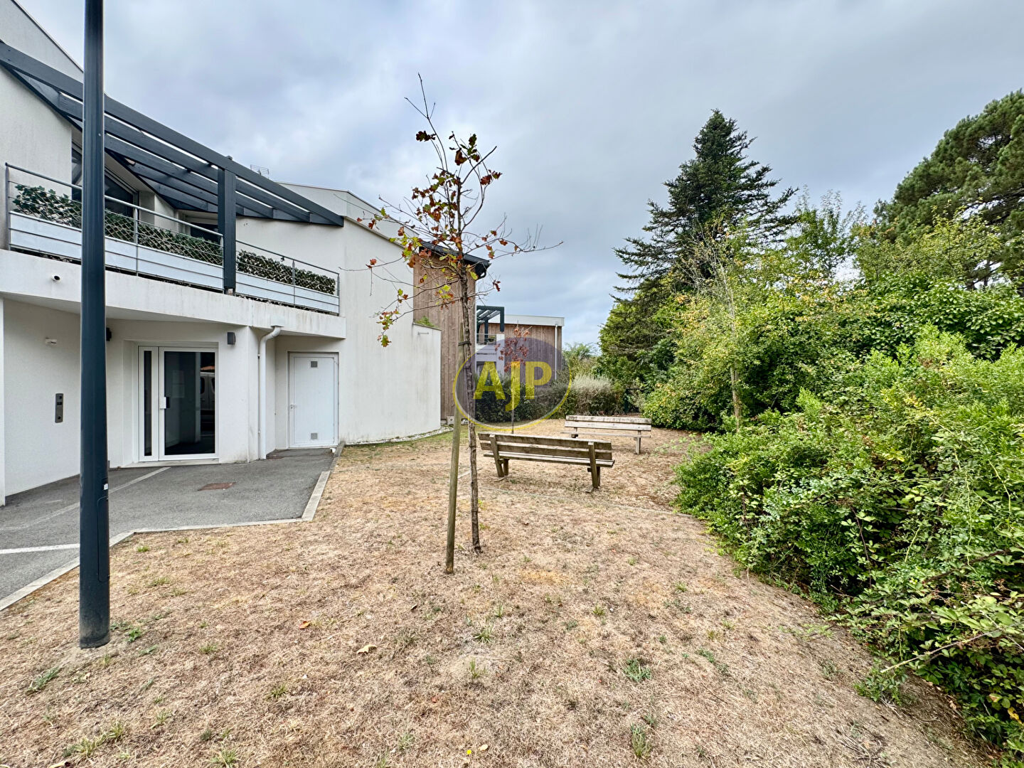 T2 RECENT DERNIER ETAGE AVEC PARKING - photo 1