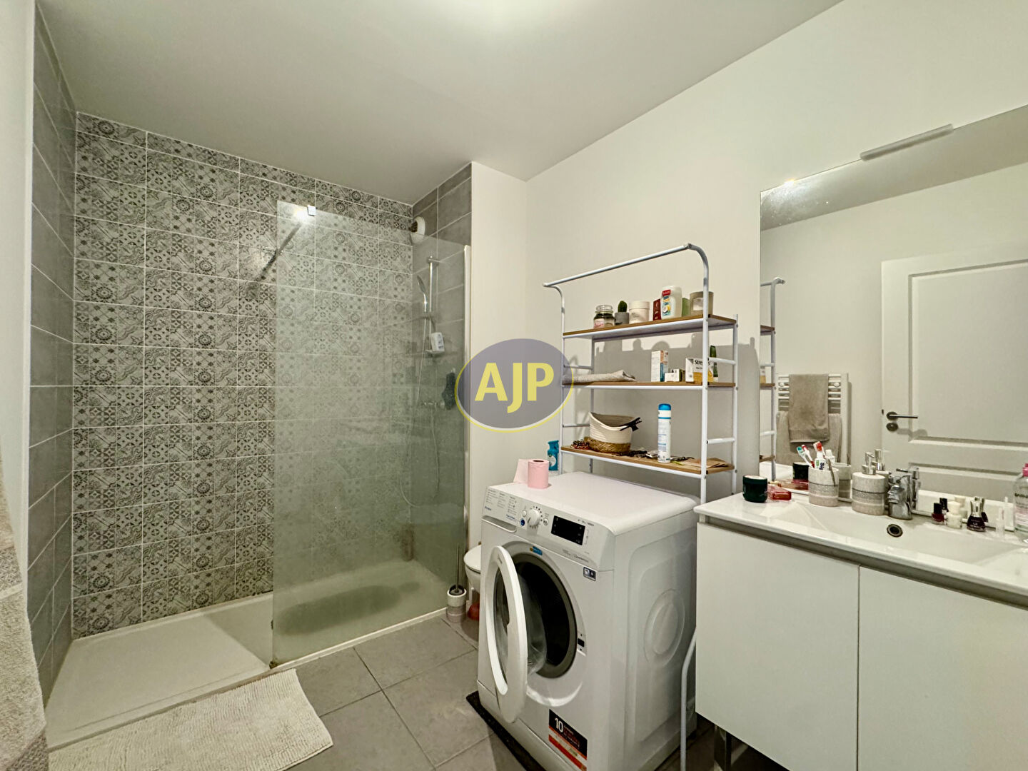 T2 RECENT DERNIER ETAGE AVEC PARKING - photo 5