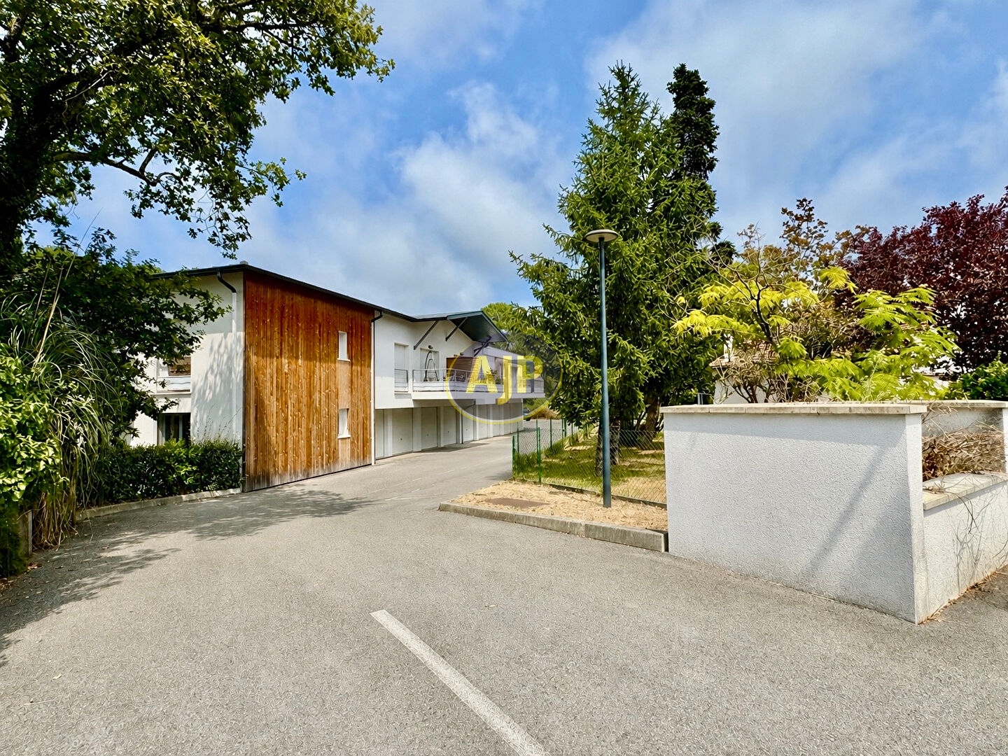 T2 RECENT DERNIER ETAGE AVEC PARKING - photo 7