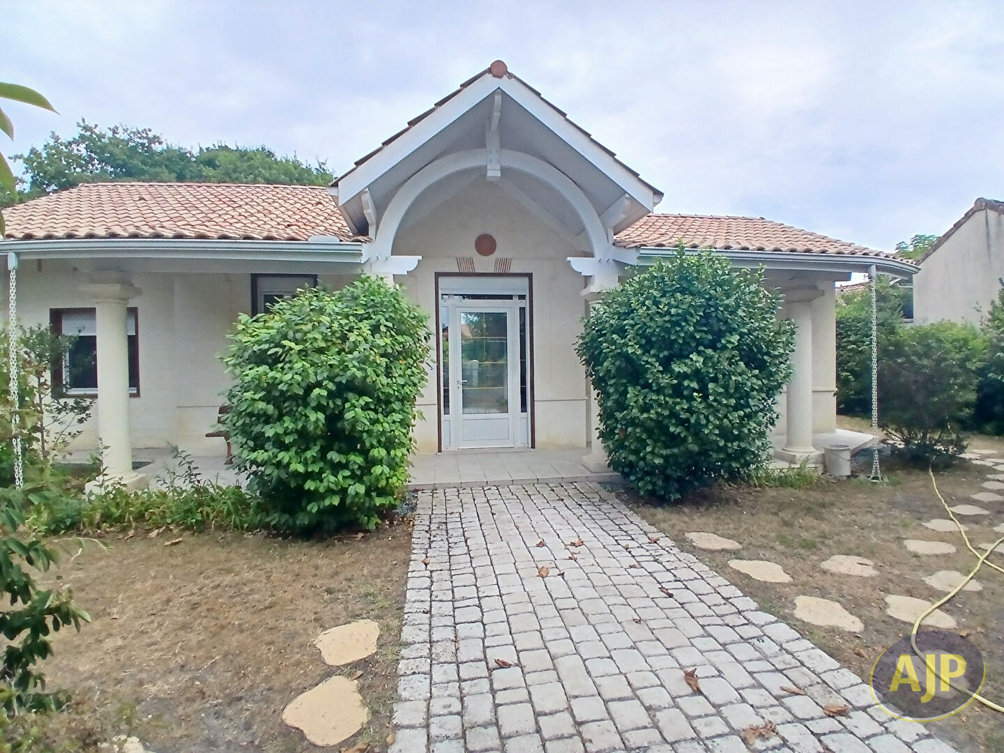 Coté bassin, à Andernos, maison 6 pièces d'environ 120 m2 sur une belle parcelle de presque 900 m2 - photo 1