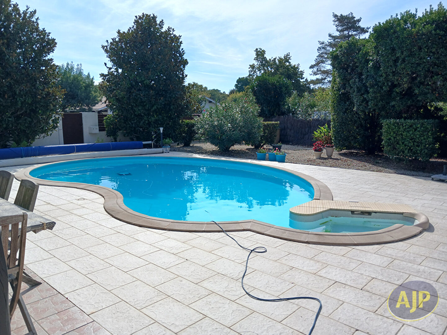 Grande maison familiale avec piscine et rangements - photo 2