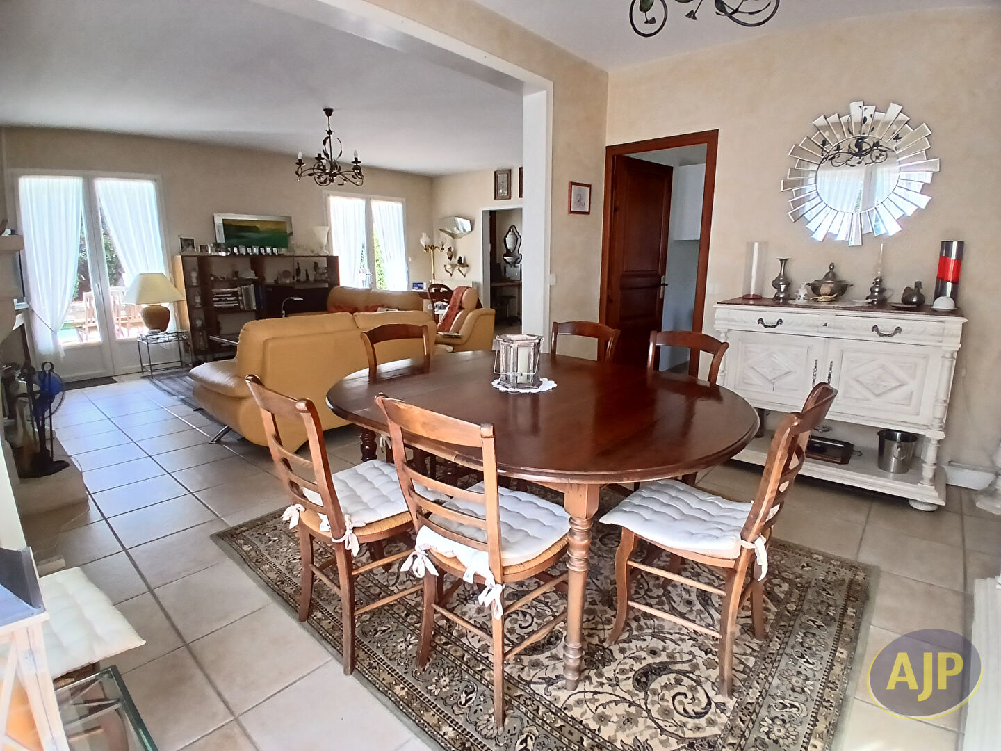 Grande maison familiale avec piscine et rangements - photo 4