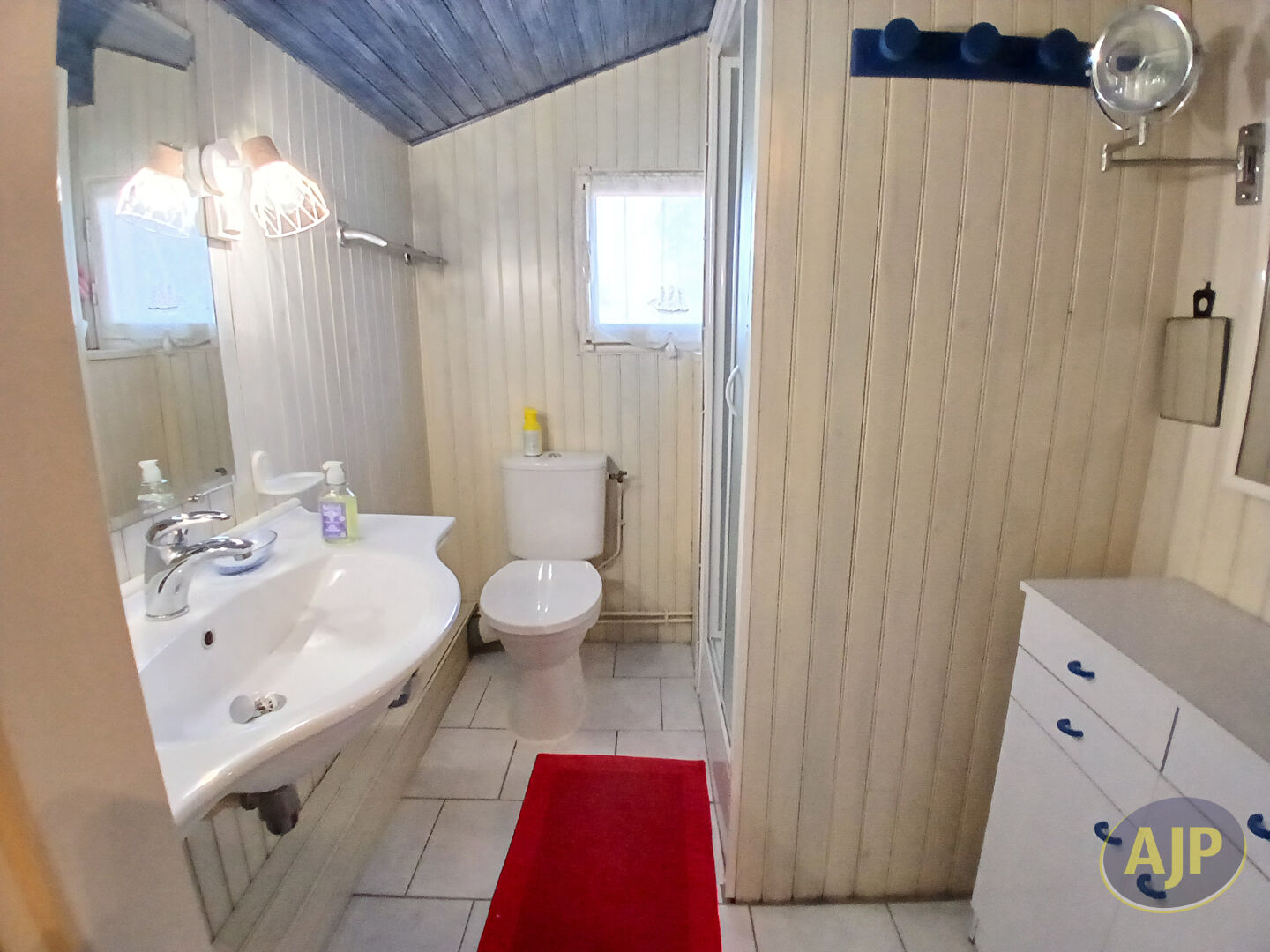 Grande maison familiale avec piscine et rangements - photo 11